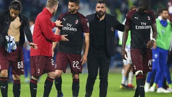 国安刚拿到足协杯冠军，就要给新帅准备三份引援大礼，值得期待（国安捧起足协杯，新帅将获三重引援厚礼，拭目以待）