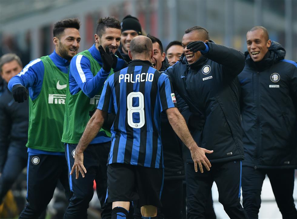 埃尔坎参加尤文圣诞晚宴：尤文正凝聚成一个整体，并日益强大（埃尔坎出席尤文圣诞晚宴：球队愈发团结，实力与日俱增）