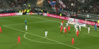 足球德国队主帅回应质疑：球队需要时间重建（德国队主帅回应质疑：重建球队非一日之功）