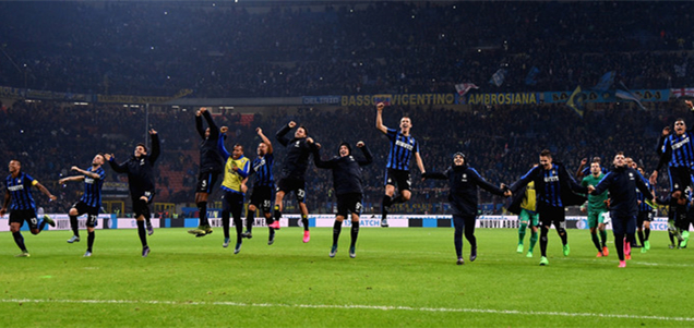 江苏节日！苏超决赛赛前南通队球迷场外集结为球队助威