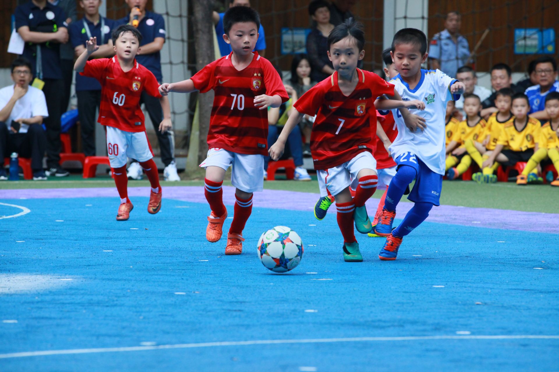 25球追平C罗，姆巴佩是赛季前20场进球最多的皇马球员（姆巴佩前20场轰25球，追平C罗成皇马同期进球第一人）