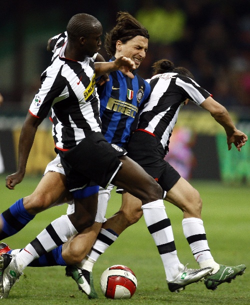 海牛vs三镇：5外援PK4外援，买乌郎先发，帕拉西奥斯替补（海牛对阵三镇：五外援对决四外援，买乌郎首发，帕拉西奥斯替补）