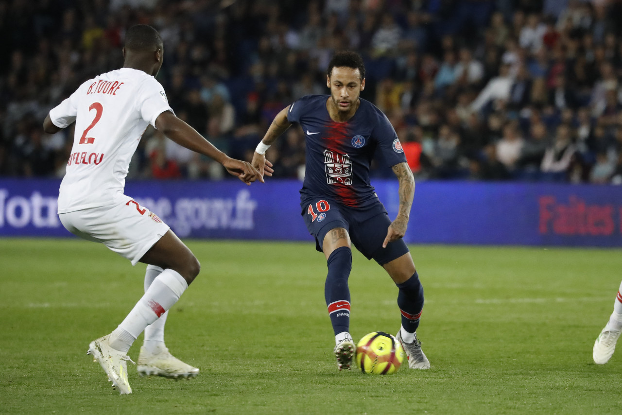 成都蓉城：中超外战的绝对标兵，细节与精神的完美结合（成都蓉城：中超外战领跑者，细节与精神双轮驱动）