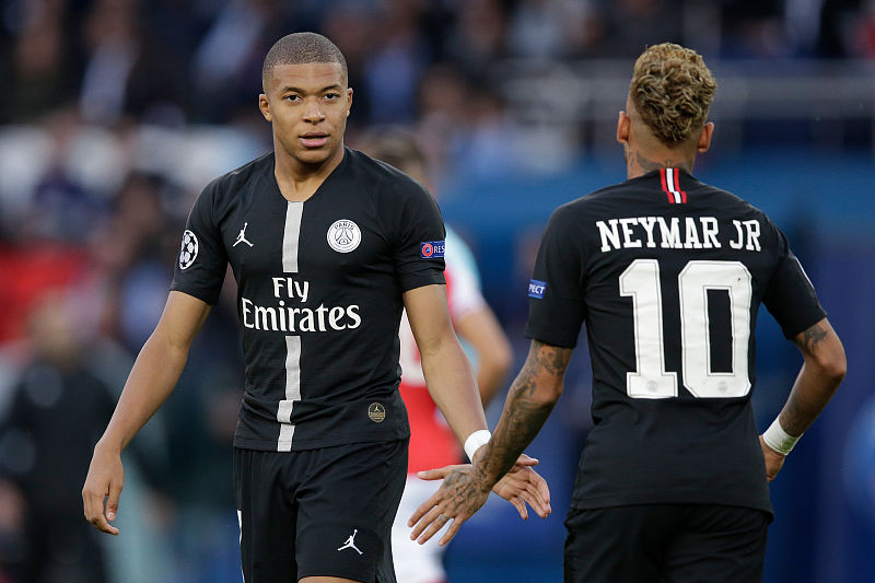 英超官方：经过VAR确认，萨利巴同巴里接触不足以判罚点球（英超官方：VAR复核后认定，萨利巴与巴里接触不构成点球）