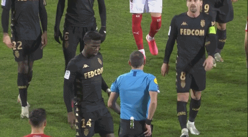 德甲强强对话引爆讨论（德甲豪门巅峰对决掀起热议）