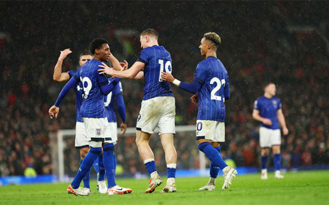 多特欧冠坐拥魔鬼主场 战巴萨或延续不败神话（多特欧冠魔鬼主场加持 对阵巴萨有望续写不败神话）