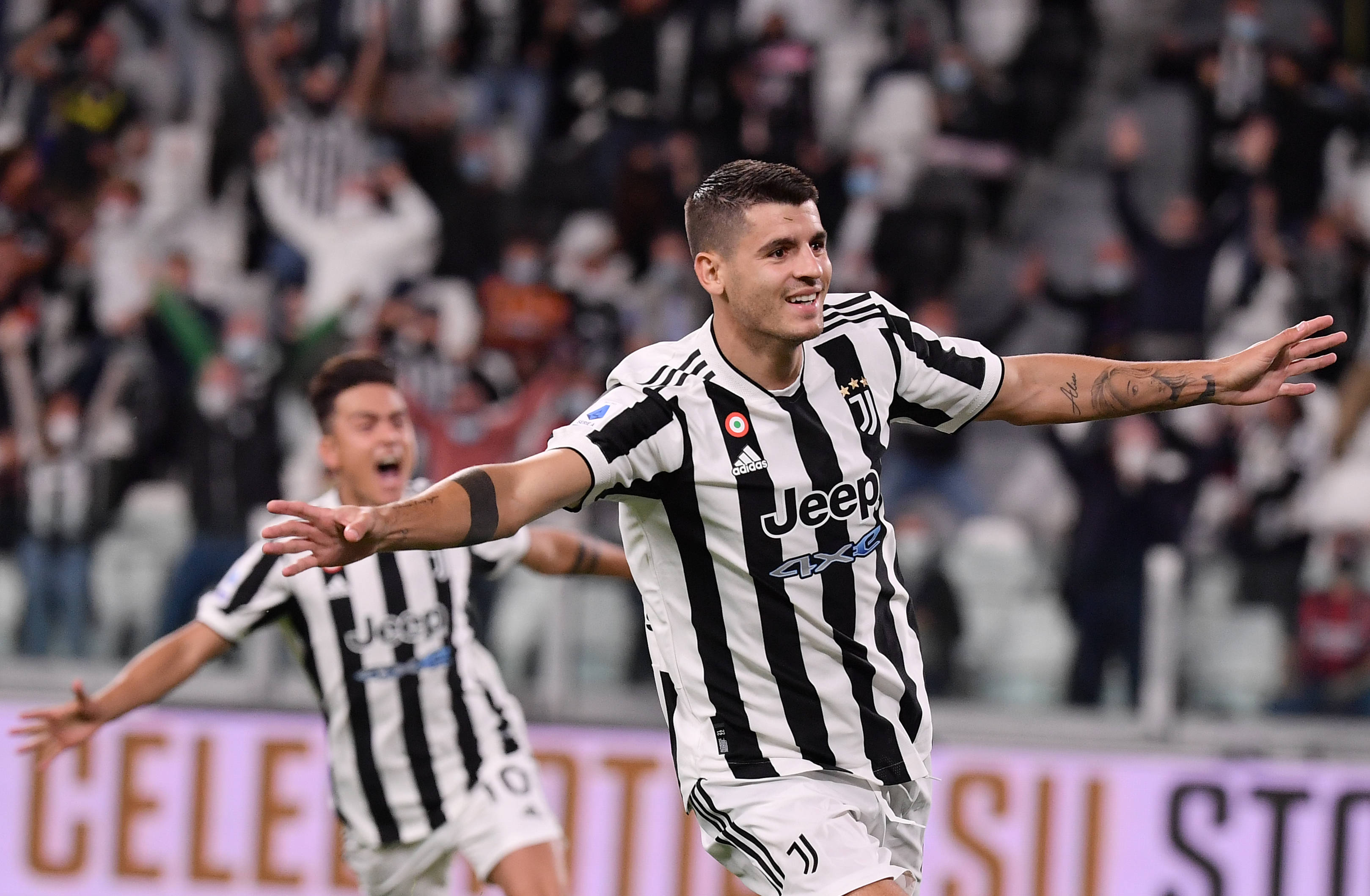 塞维利亚双雄德比战前携手出席活动，呼吁共同抵制校园霸凌（德比将至，塞维利亚两队携手出席活动，倡议抵制校园霸凌）