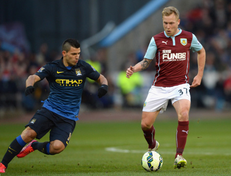 不相伯仲！米兰与那不勒斯近4次交手2胜2负（难分高下：米兰与那不勒斯近4次对决各取两胜）